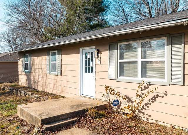 Property at 11 Saint Ann Ave, St James, MO 65559, 4 beds, 2 baths