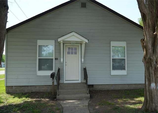 Property at 300 W Baker St, Gillespie, IL 62033, 2 beds, 1 bath