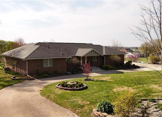 Property at 705 Linder Blvd, Greenville, IL 62246, 4 beds, 3 baths