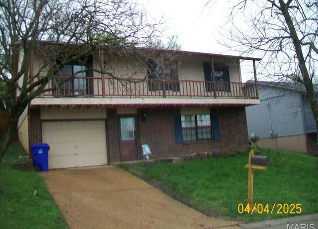 Property at 859 Matthews Dr, Fenton, MO 63026, 3 beds, 2 baths