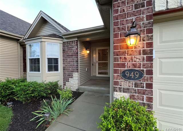 Property at 949 Promenade Ct, O'fallon, MO 63368, 3 beds, 3 baths