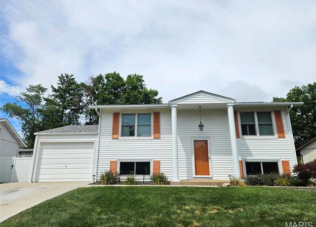 Property at 1881 San Pedro Ln, Fenton, MO 63026, 3 beds, 2 baths