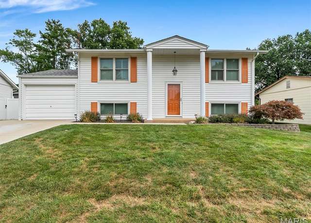 Property at 1881 San Pedro Ln, Fenton, MO 63026, 3 beds, 2 baths
