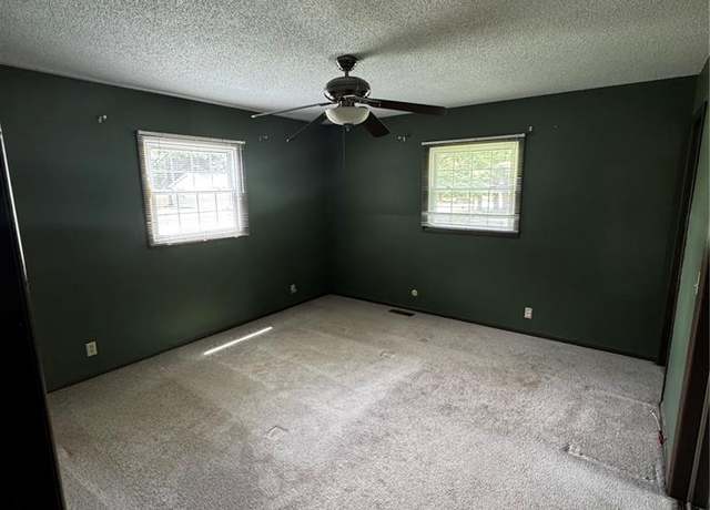 Property at 1401 Chestnut St, Greenville, IL 62246, 3 beds, 2 baths