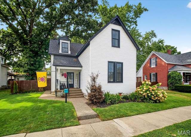 Property at 217 N 6th St, St Charles, MO 63301, 3 beds, 2 baths