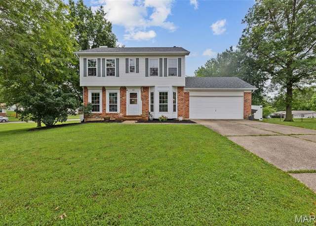 Property at 1415 Southgate Dr, St Peters, MO 63304, 3 beds, 3.5 baths