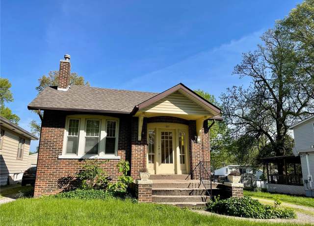Property at 321 N 37th St, Belleville, IL 62226, 2 beds, 2 baths