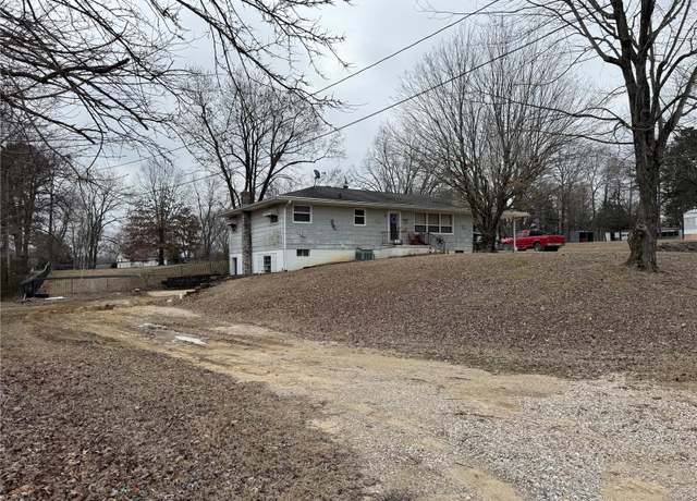 Property at 2874 Reno Dr, Poplar Bluff, MO 63901, 4 beds, 3 baths