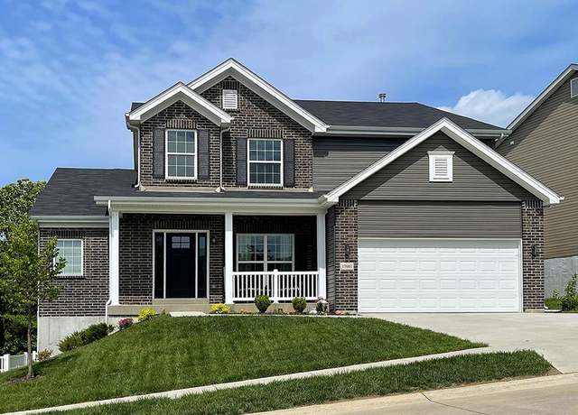 Property at 2 Pin Oak, Maryland Heights, MO 63146, 3 beds, 2.5 baths