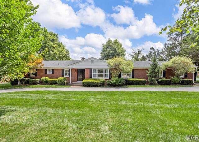 Property at 1810 Gray Dr, St Louis, MO 63131, 4 beds, 2.5 baths