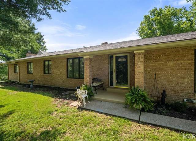 Property at 1255 Walnut Hill Farm Dr, Chesterfield, MO 63005, 3 beds, 4.5 baths