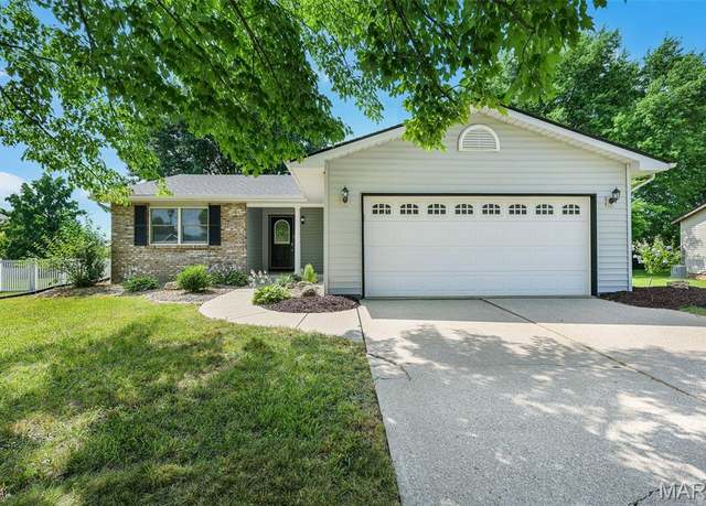 Property at 1016 Andra Dr, Maryville, IL 62062, 3 beds, 2.5 baths