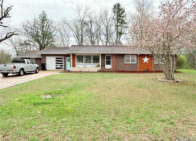 Property at 1014 Lake Dr, Ironton, MO 63650, 3 beds, 1.5 baths