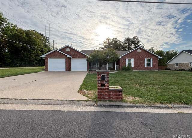 Property at 552 Rosewood Dr, Hannibal, MO 63401, 4 beds, 3.5 baths