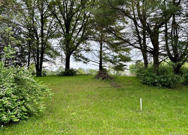 Property at 169 Bunny Trl, Carlyle, IL 62231