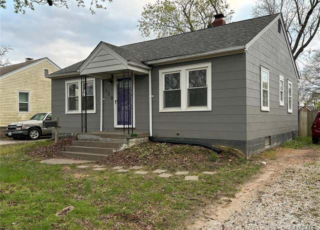Property at 127 Whitelaw Ave, East Alton, IL 62024, 2 beds, 1 bath