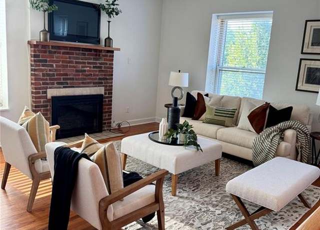 Property at 2352 Albion Pl Unit 2W, St Louis, MO 63104, 2 beds, 1 bath