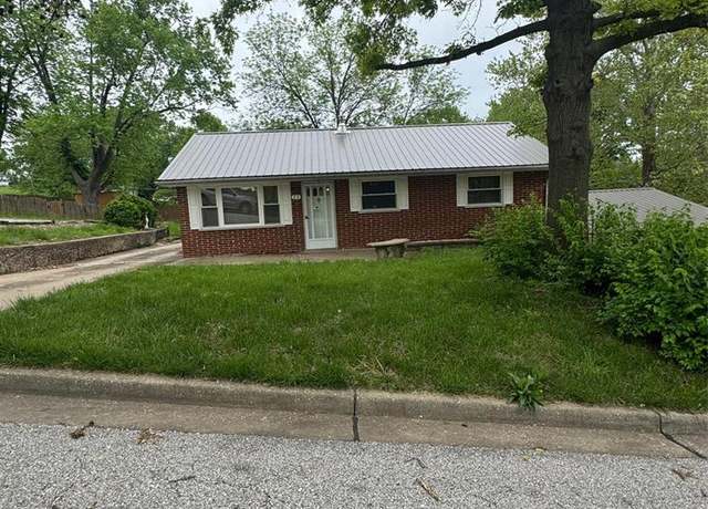 Property at 24 James Dr, St Charles, MO 63301, 3 beds, 2 baths