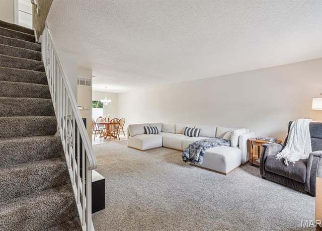 Property at 222 Charmers Ct, Kirkwood, MO 63122, 2 beds, 1.5 baths