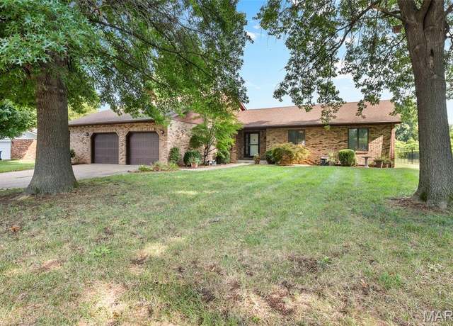 Property at 133 Story Circle Dr, Glen Carbon, IL 62034, 3 beds, 2 baths