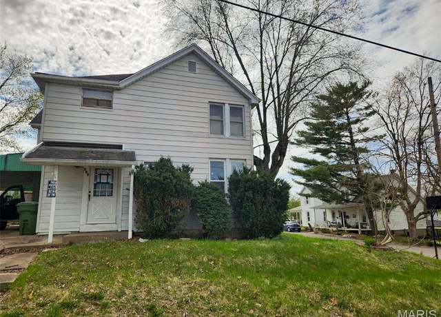 Property at 760 Swanwick St, Chester, IL 62233, 3 beds, 2 baths