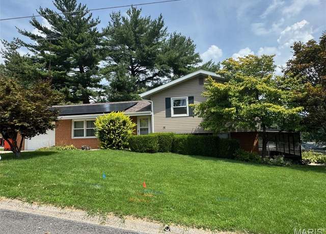 Property at 1423 Shelley Dr, Vandalia, IL 62471, 3 beds, 2 baths