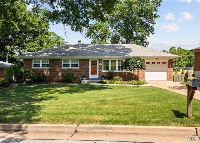 Property at 8822 Crest Oak Ln, St Louis, MO 63126, 3 beds, 2 baths