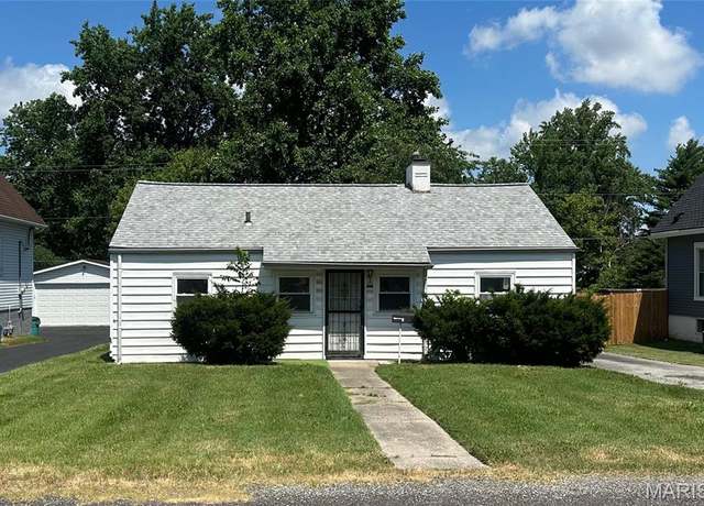 Property at 1325 Orchard St, Belleville, IL 62221, 3 beds, 1.5 baths