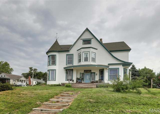 Property at 222 New St, Palmyra, MO 63461, 4 beds, 2 baths