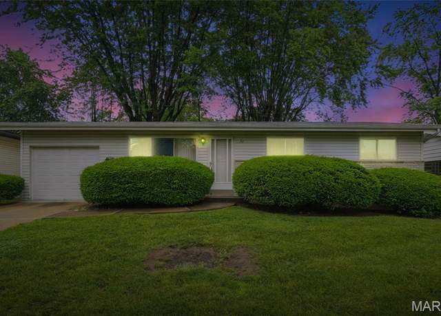 Property at 30 Reckamp Dr, Florissant, MO 63033, 3 beds, 1.5 baths