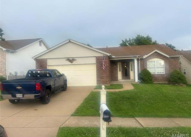 Property at 9627 Chamblin Dr, Affton, MO 63123, 3 beds, 2 baths
