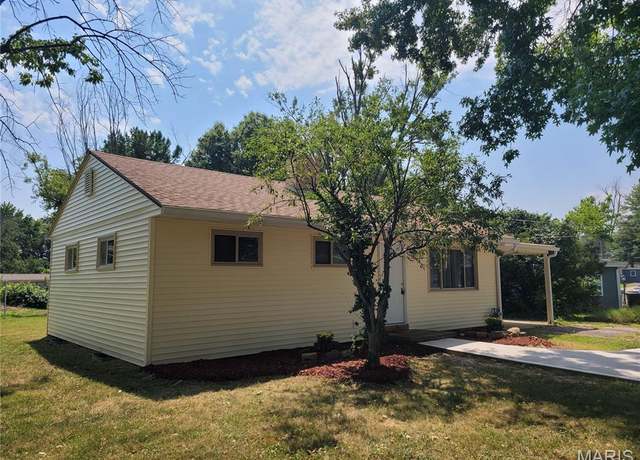 Property at 809 Southmoor Pl, Godfrey, IL 62035, 3 beds, 1 bath
