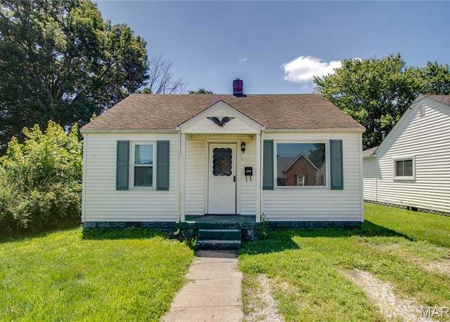 Property at 604 W Spruce St, Jerseyville, IL 62052, 2 beds, 1 bath