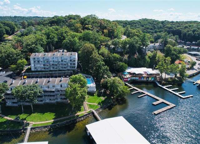 Property at 33 Crow Ct Unit 2E, Lake Ozark, MO 65049, 3 beds, 2.5 baths