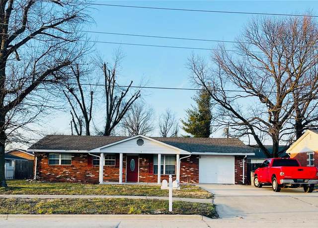 Property at 1013 W County Rd, Jerseyville, IL 62052, 3 beds, 1 bath