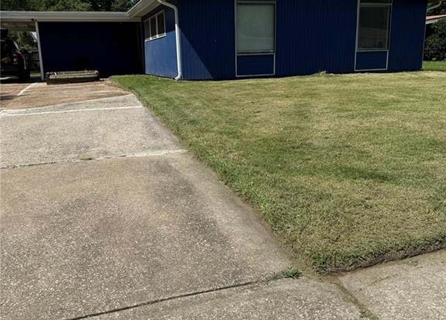 Property at 805 Derhake Rd, Florissant, MO 63033, 4 beds, 2 baths