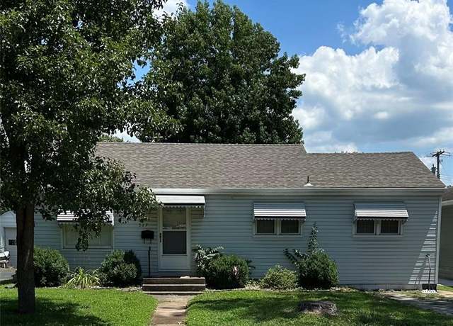 Property at 527 Metzger Ave, Wood River, IL 62095, 3 beds, 2 baths