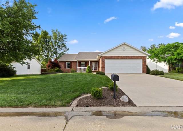Property at 629 Hartman Ln, Waterloo, IL 62298, 3 beds, 2.5 baths