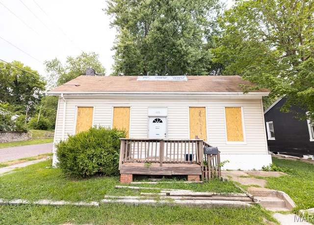 Property at 400 S Church St, Belleville, IL 62220, 2 beds, 1 bath