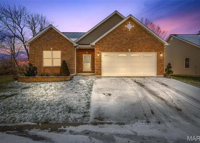 Property at 200 Walnut Ridge Dr, Farmington, MO 63640, 2 beds, 2 baths