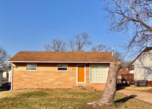 Property at 211 Perthshire Rd, St Louis, MO 63137, 3 beds, 1 bath