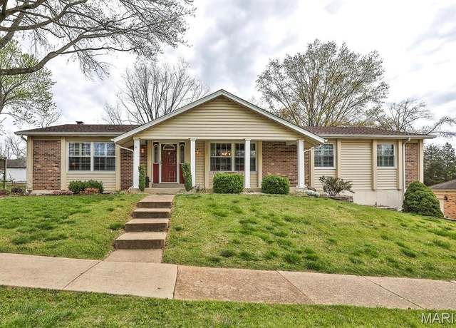 Property at 5346 Royal Hills Dr, St Louis, MO 63129, 4 beds, 2.5 baths