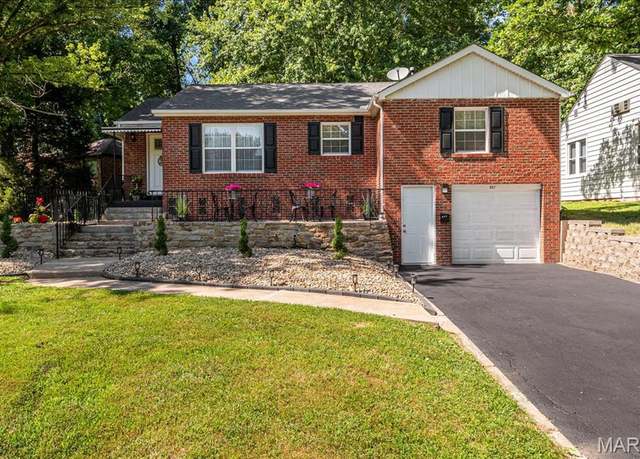 Property at 407 N 28th St, Belleville, IL 62226, 3 beds, 1.5 baths