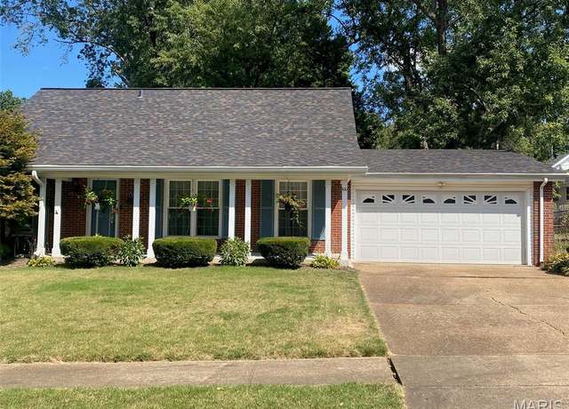 Property at 100 Broadmere Dr, Florissant, MO 63033, 4 beds, 3.5 baths
