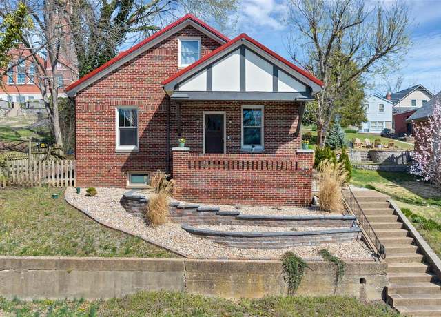 Property at 125 W 2nd St, Hermann, MO 65041, 2 beds, 2 baths