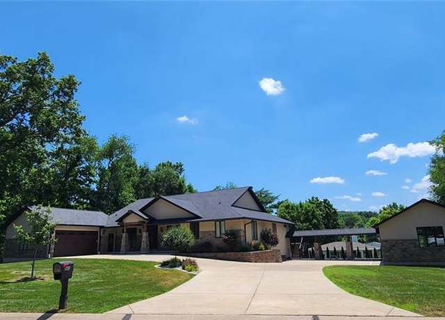 Property at 940 Woodway Dr, Fenton, MO 63026, 4 beds, 5 baths