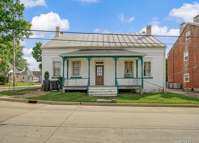 Property at 129 S Metter Ave, Columbia, IL 62236, 2 beds, 1 bath