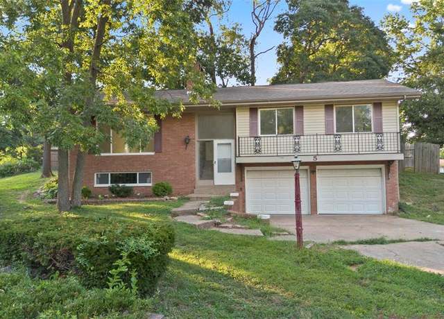 Property at 5 High Forest Dr, Belleville, IL 62226, 3 beds, 3 baths