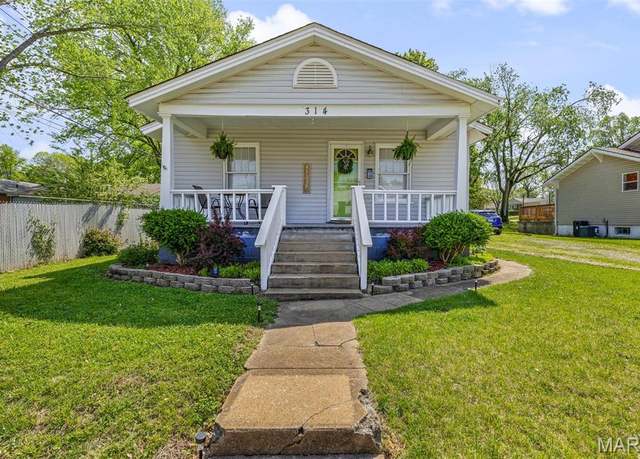Property at 314 S Carleton St, Farmington, MO 63640, 3 beds, 1 bath