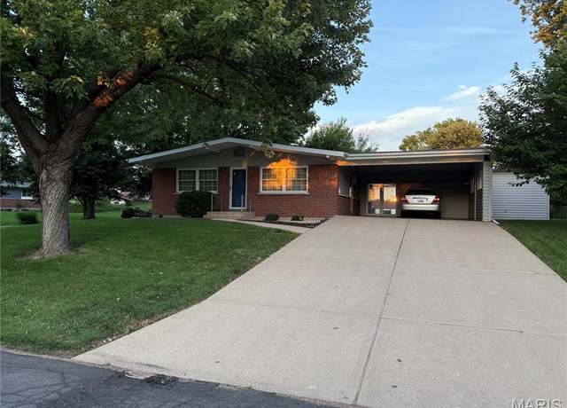 Property at 1060 Preakness Ln, Florissant, MO 63033, 4 beds, 2 baths